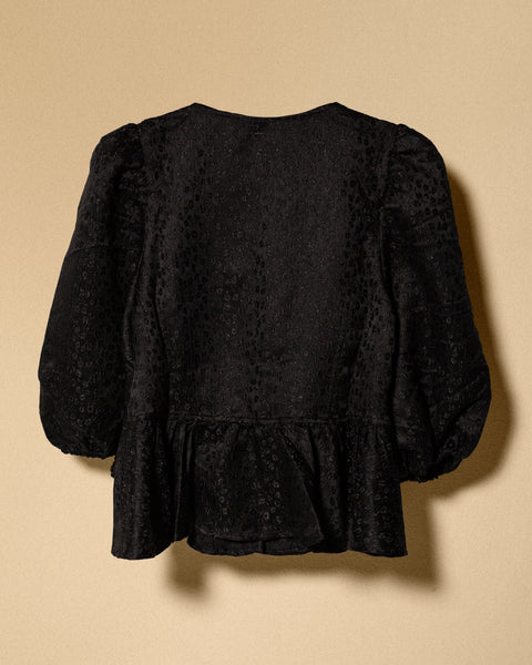 Blusa negra con moño tricolor