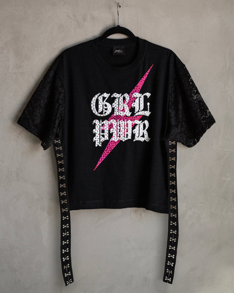 Cropped tee GRL PWR con mangas de encaje