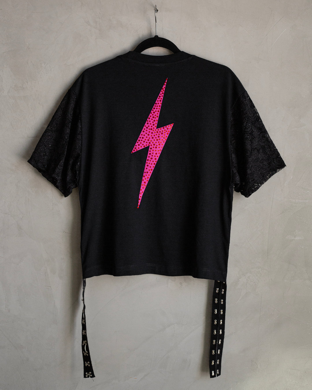 Cropped tee GRL PWR con mangas de encaje
