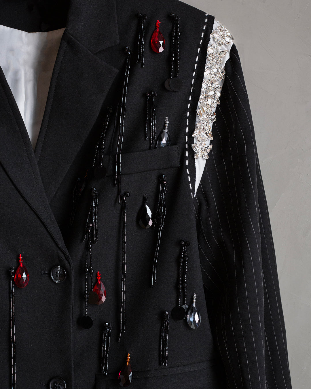 Blazer negro Fight like a girl con flecos bordados