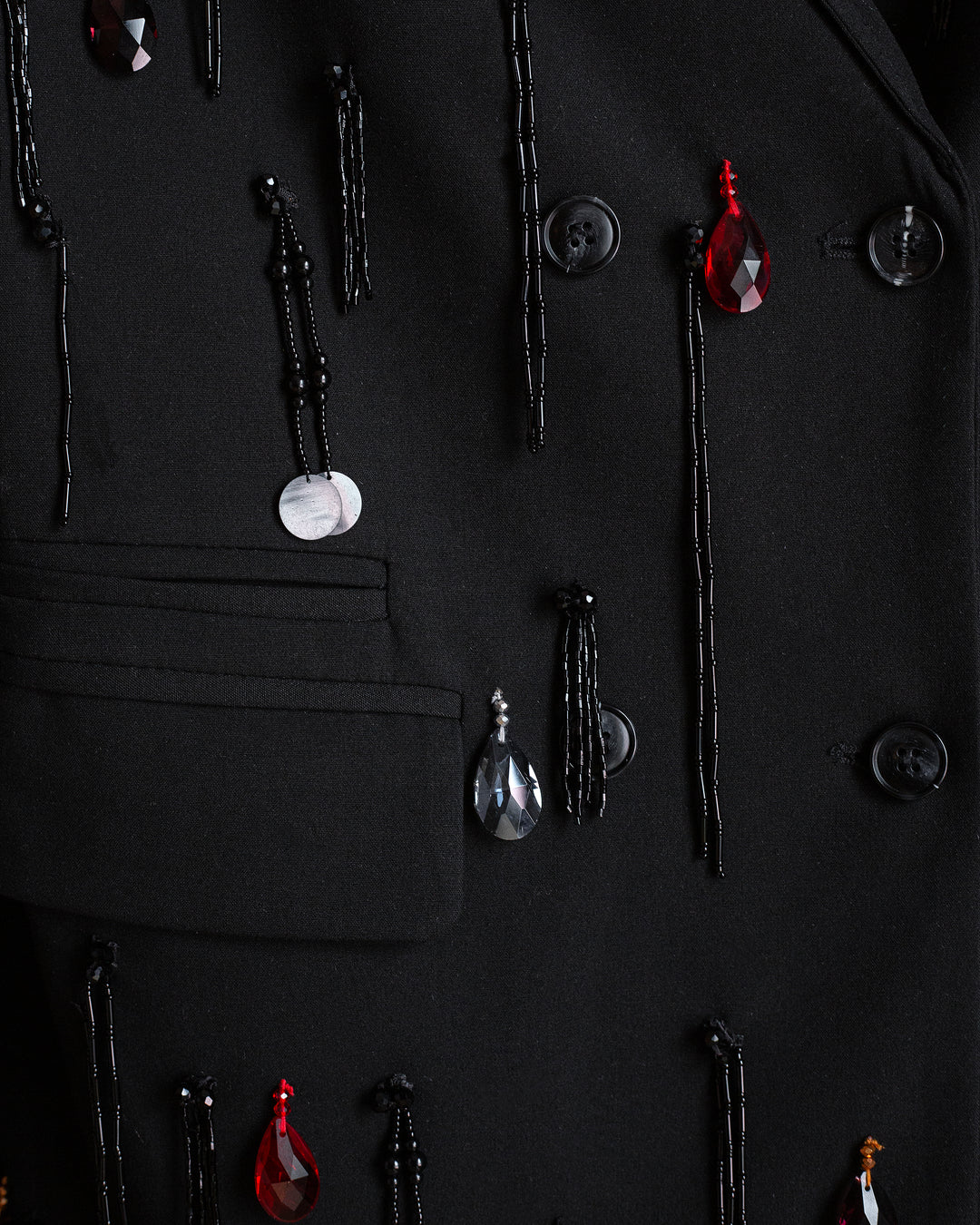 Blazer negro Fight like a girl con flecos bordados