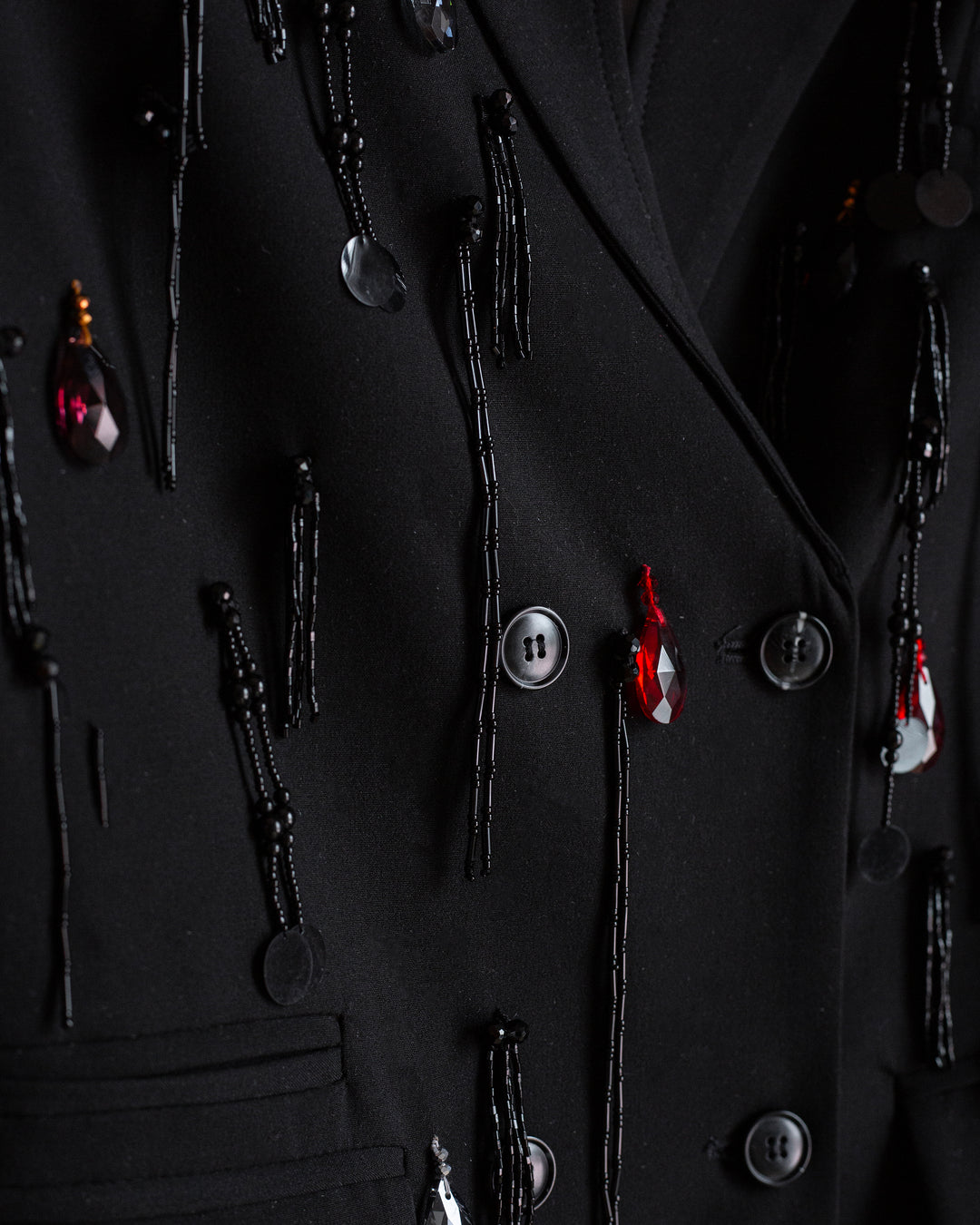 Blazer negro Fight like a girl con flecos bordados