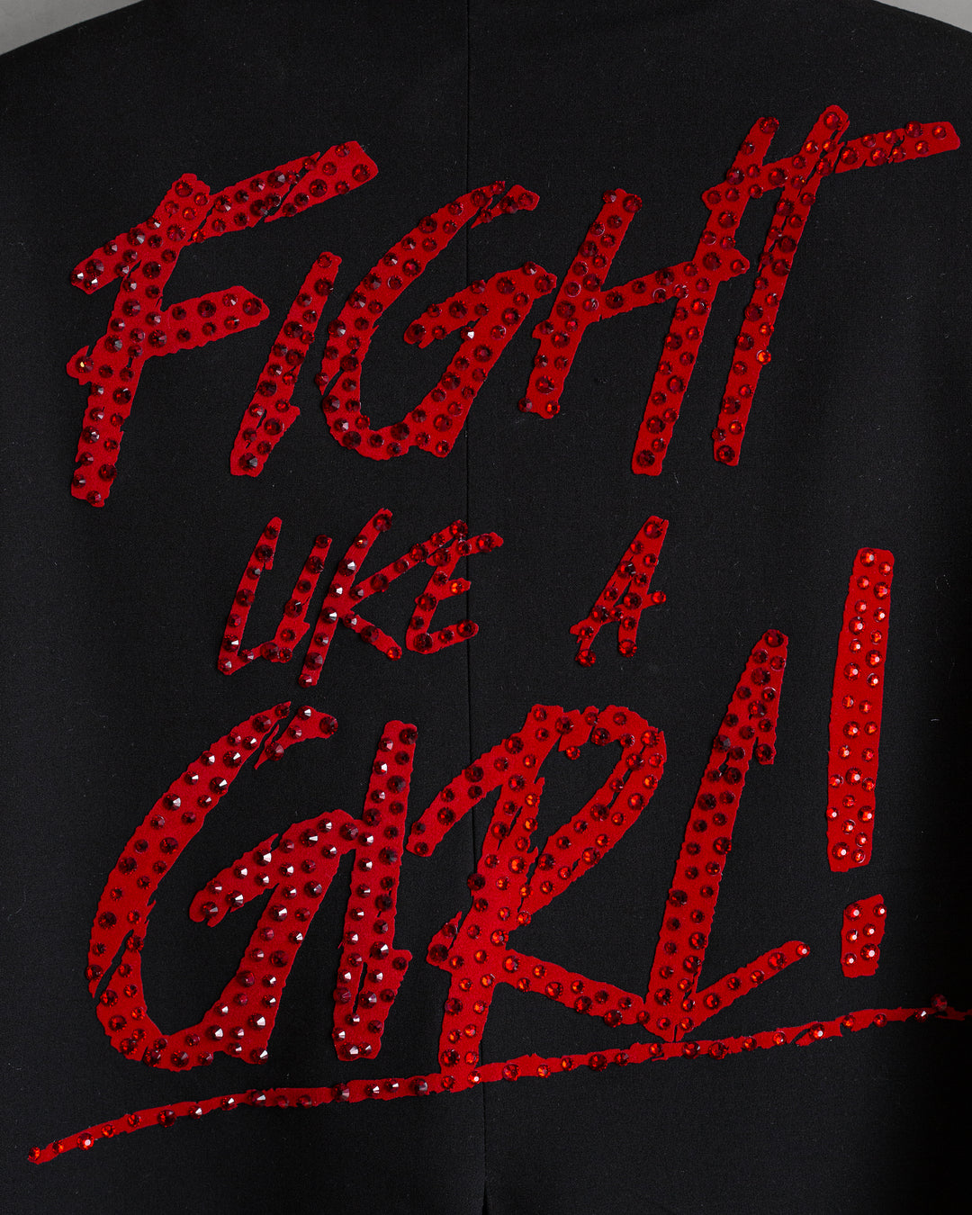 Blazer negro Fight like a girl con flecos bordados