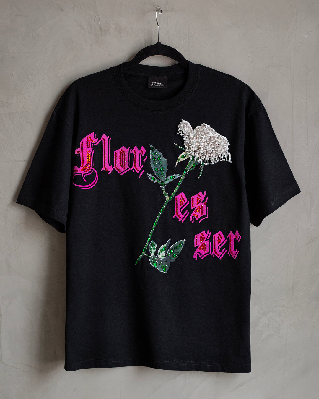 T shirt negra Flor es ser con cristales