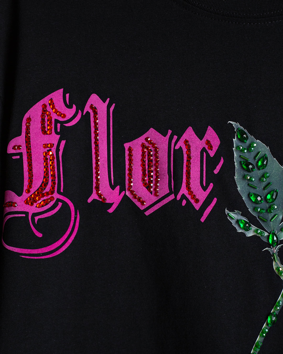T shirt negra Flor es ser con cristales