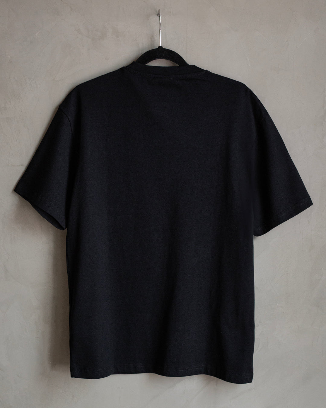 T shirt negra Flor es ser con cristales
