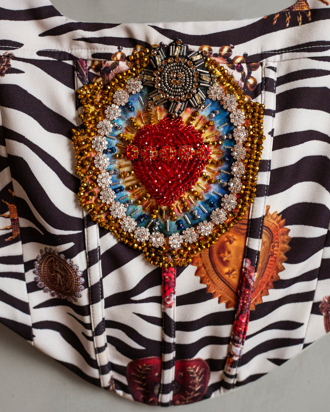 Corset zebra con sagrados corazones