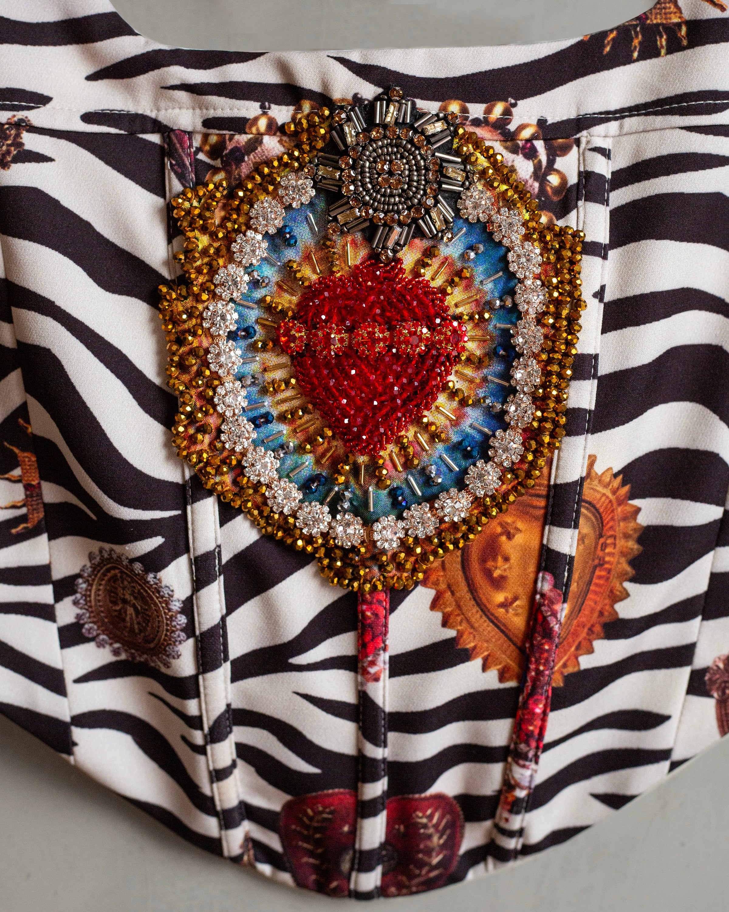 Corset zebra con sagrados corazones