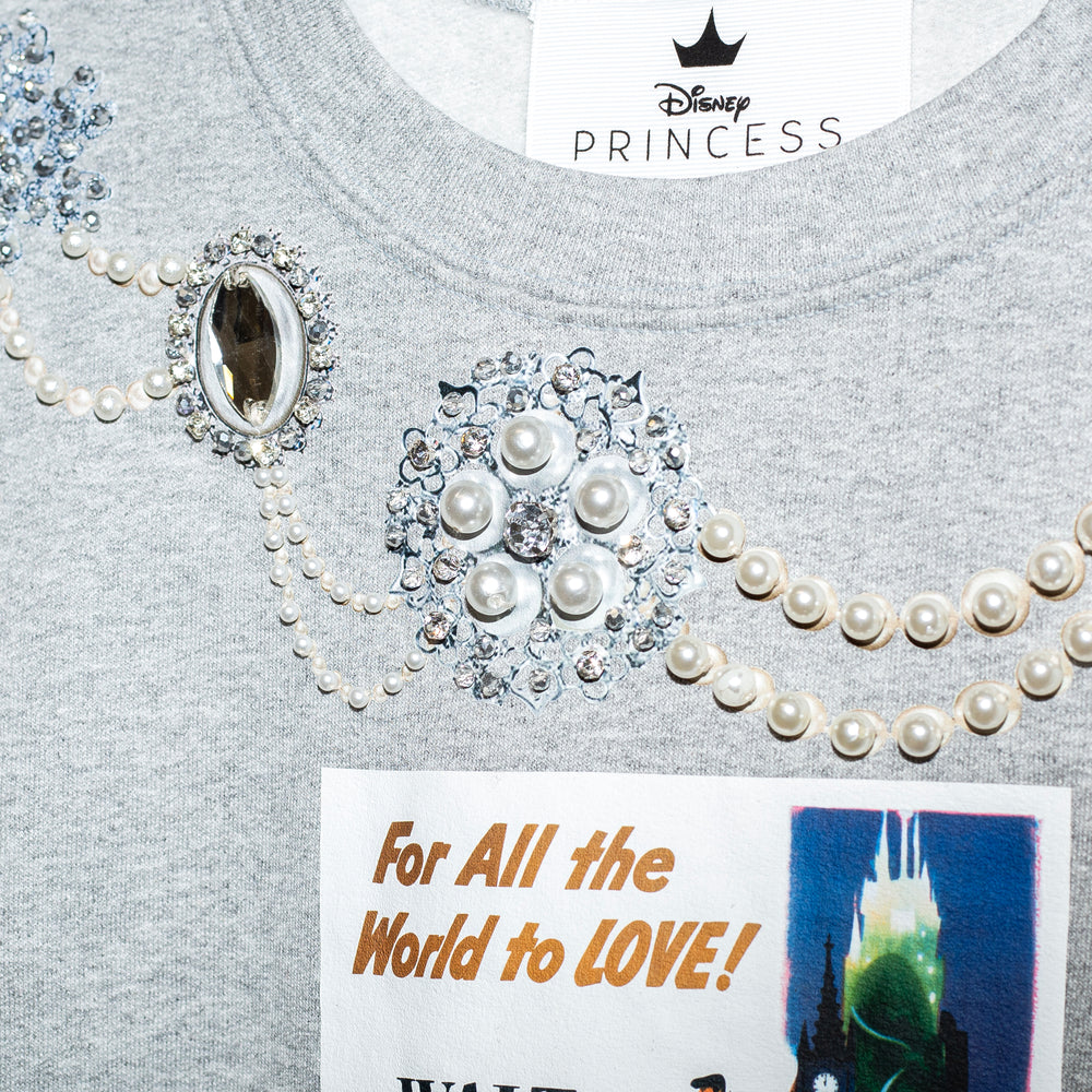 SWEATSHIRT GRIS “CINDERELLA” POSTER CON JOYAS