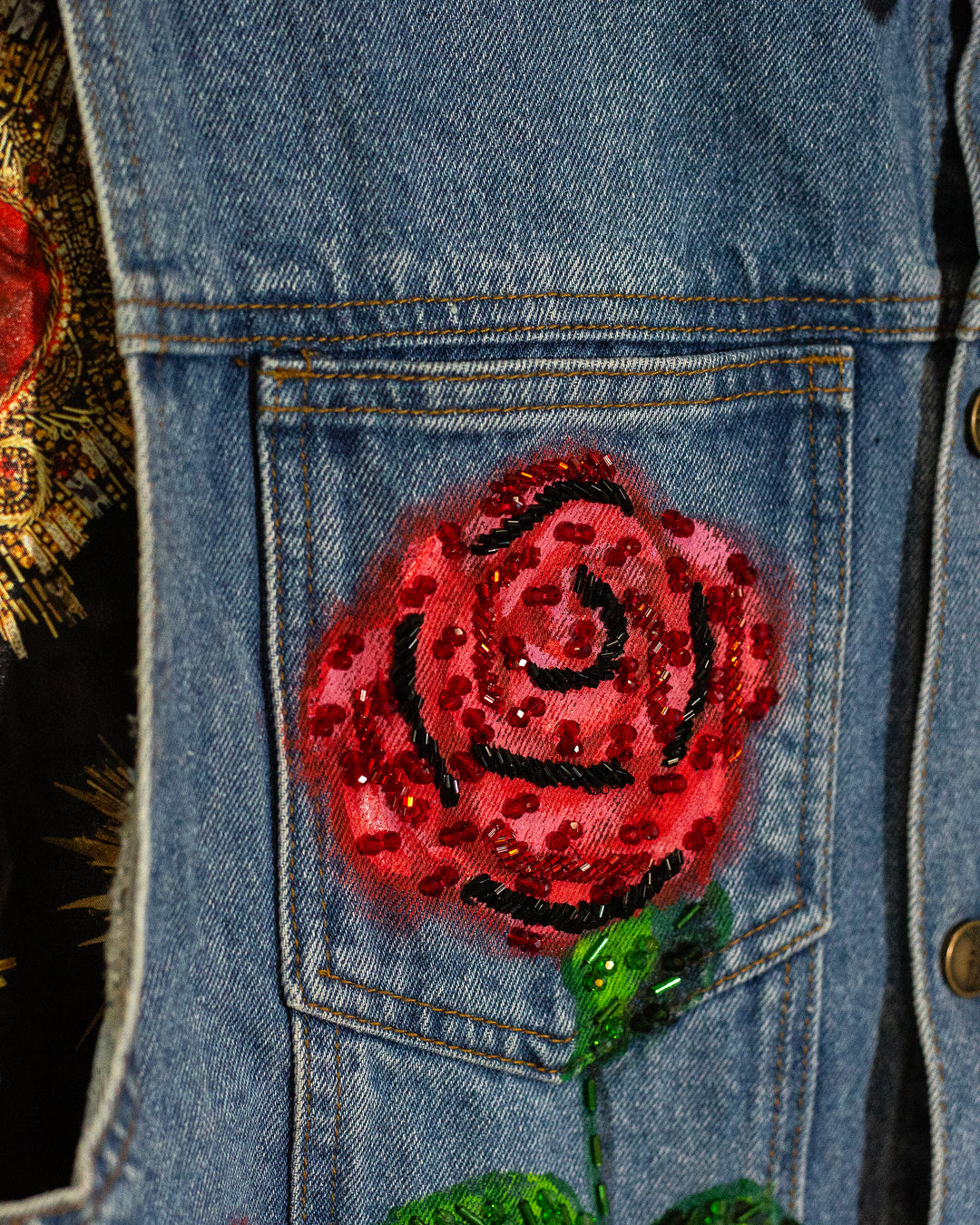 Chaleco denim Virgen de Guadalupe con rosas