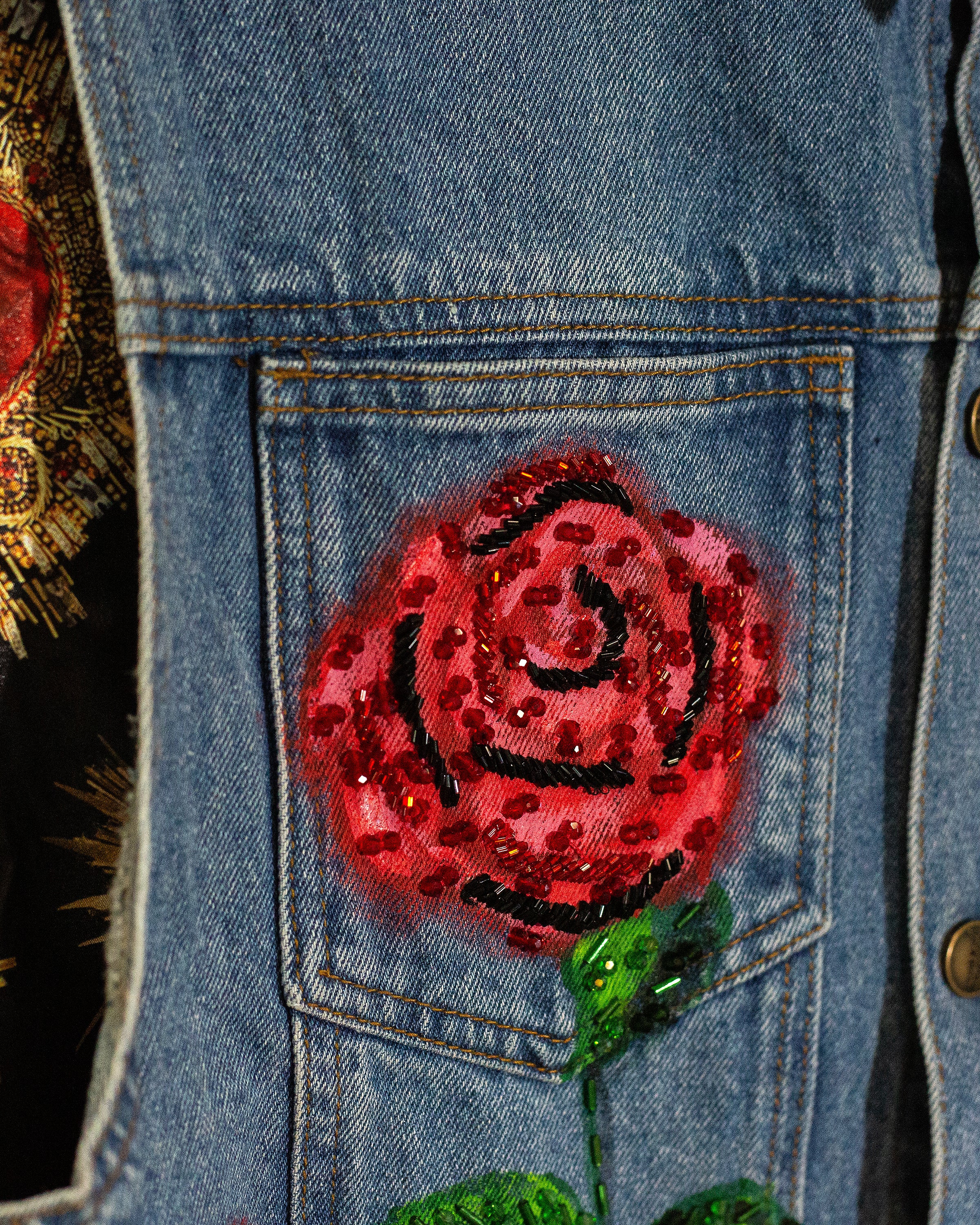 Chaleco denim Virgen de Guadalupe con rosas