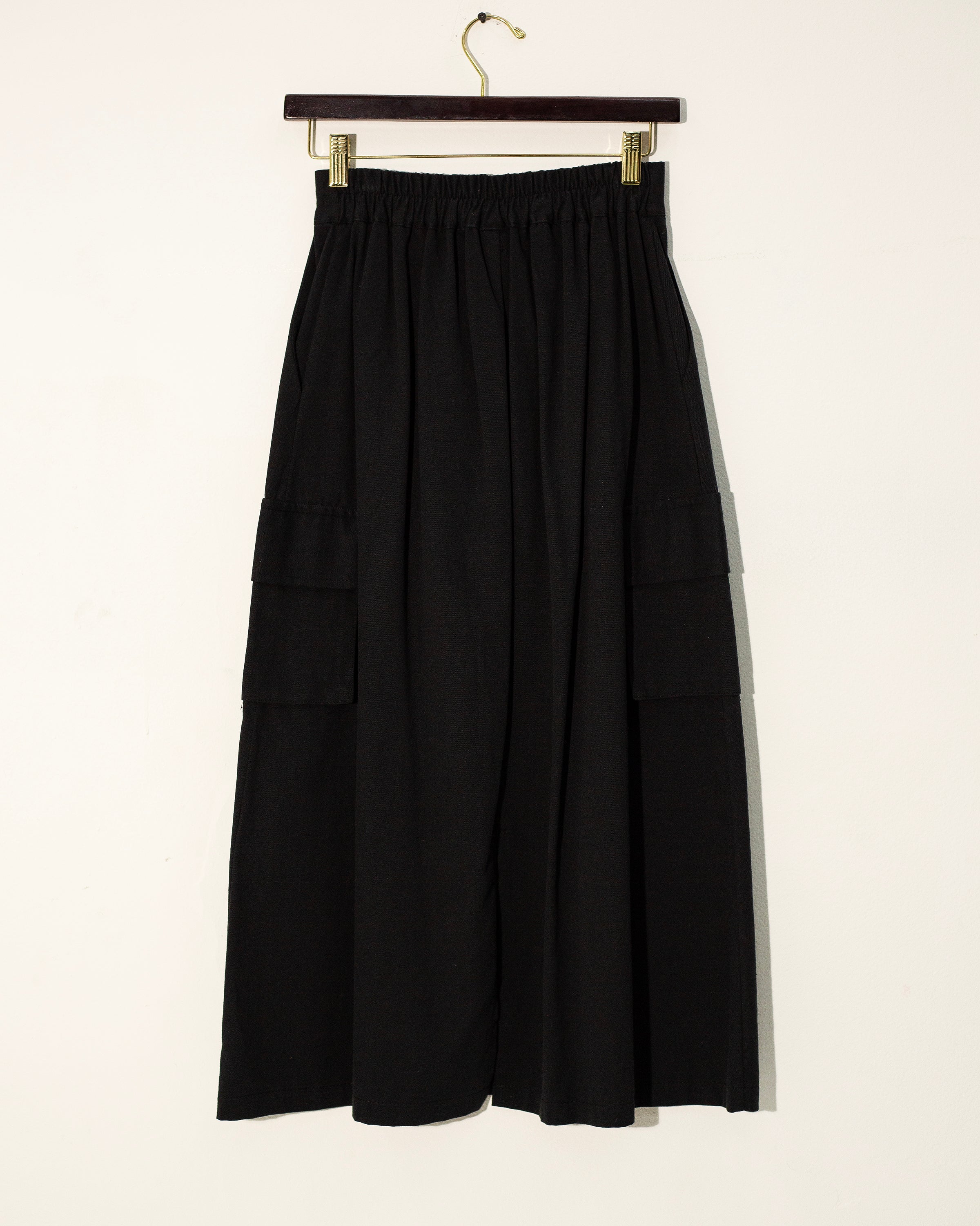 Falda negra cargo