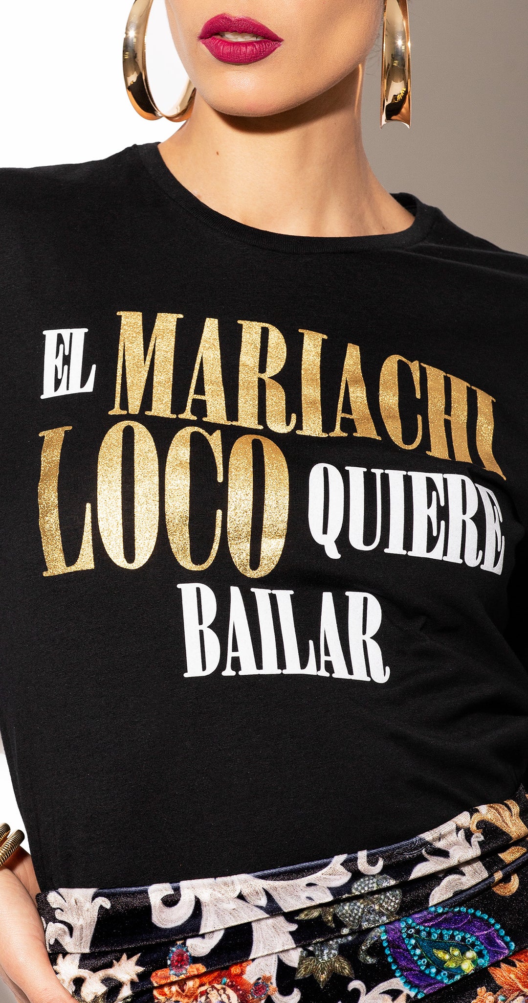 BLUSA MARIACHI LOCO CON MANGAS ABULLONADAS