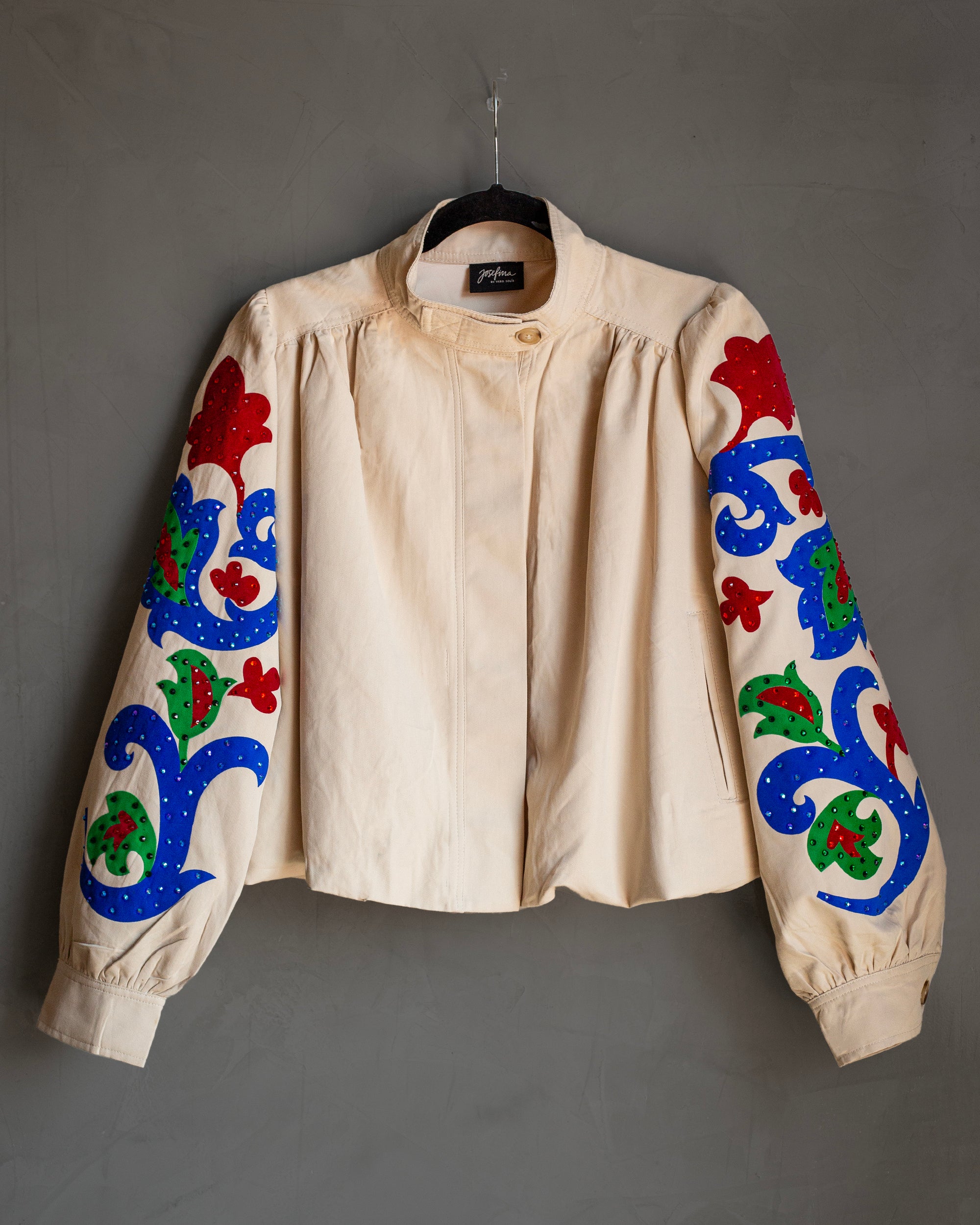 Cropped trench coat con grecas