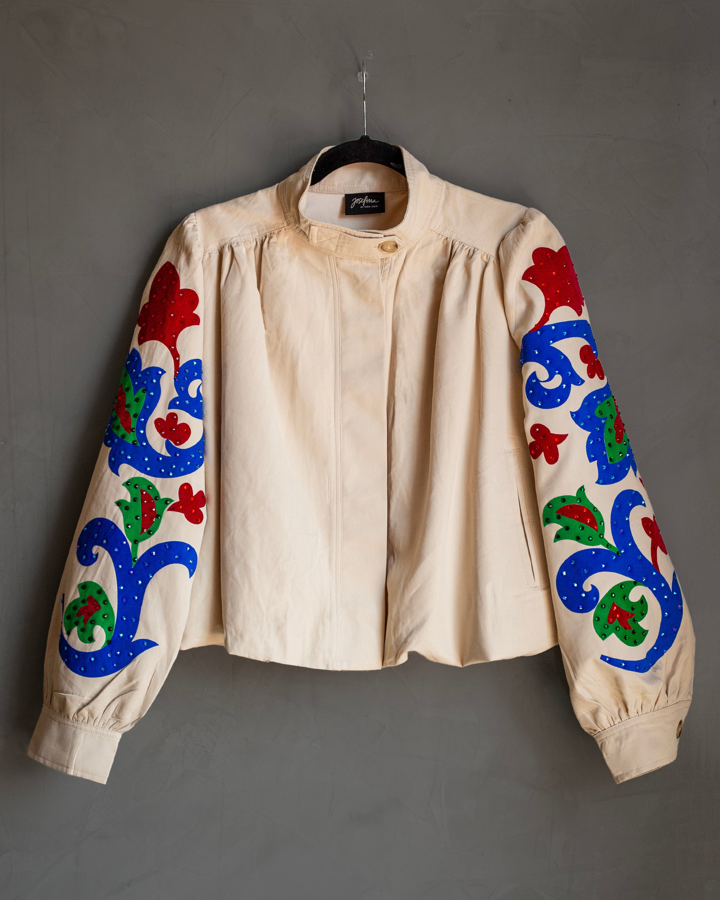 Cropped trench coat con grecas