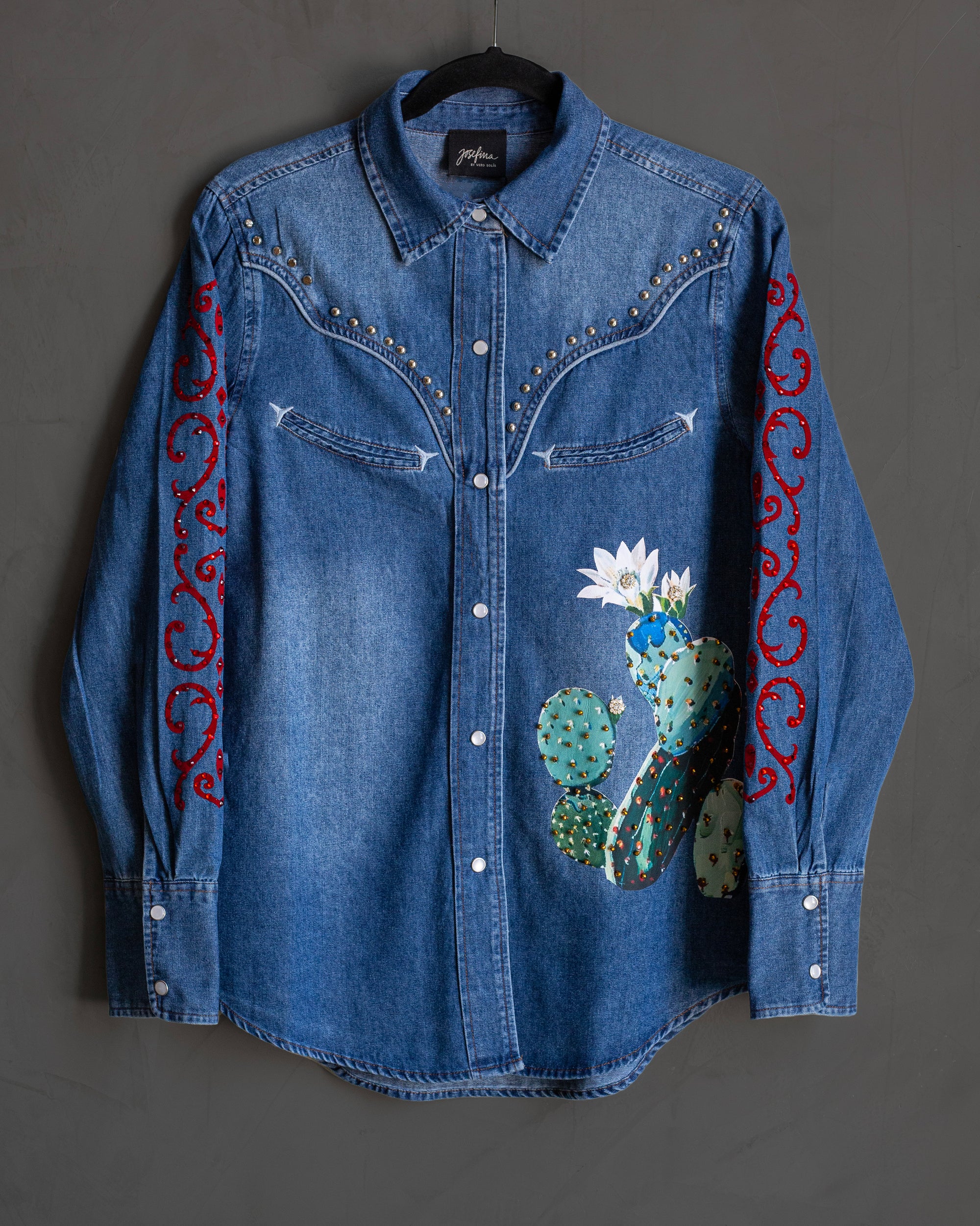 Sobrecamisa denim flores y grecas
