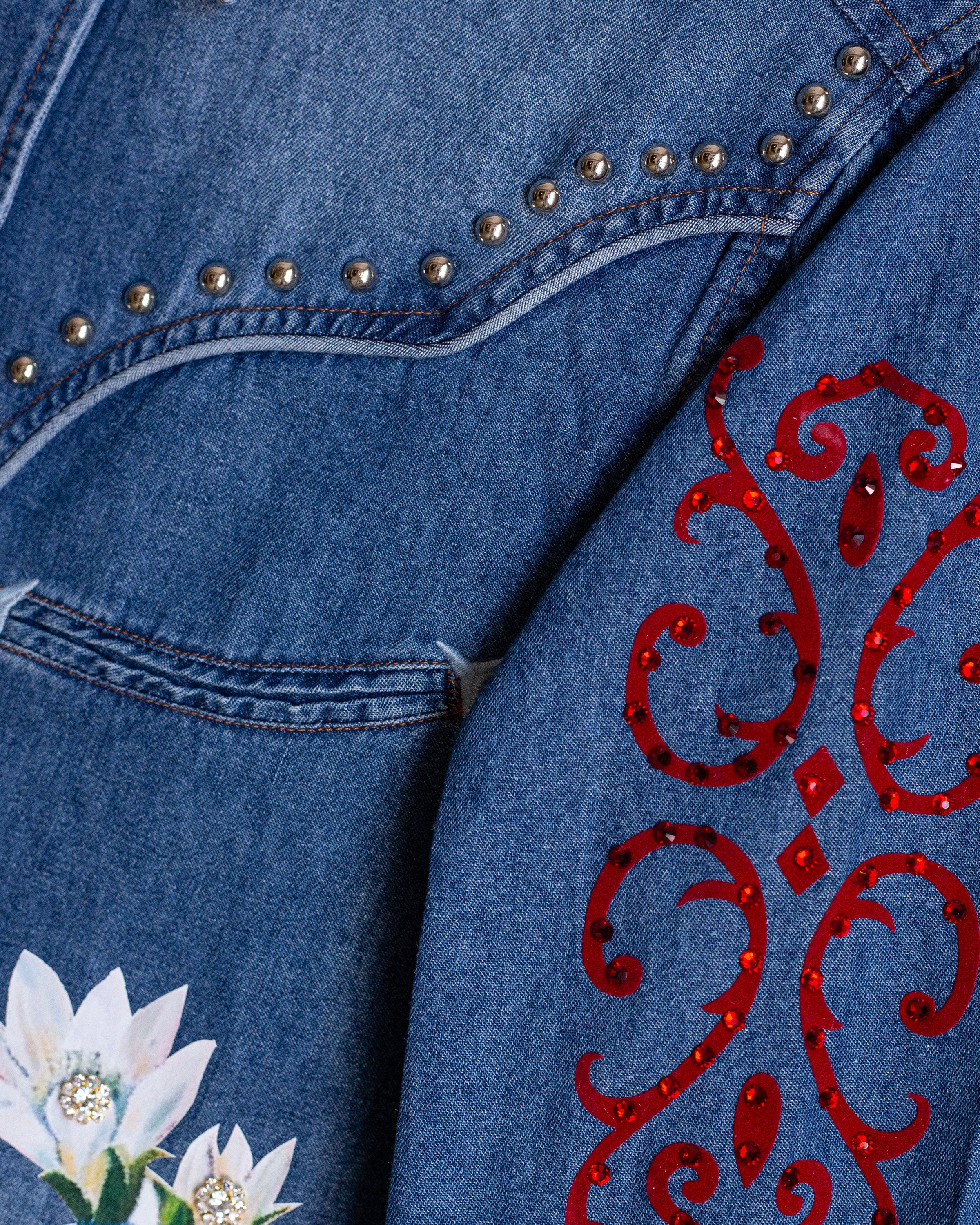 Sobrecamisa denim flores y grecas