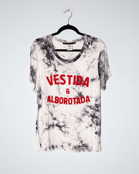 Camiseta vestida y alborotada