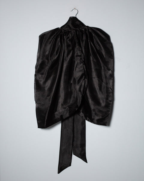 Blusa de organza negra