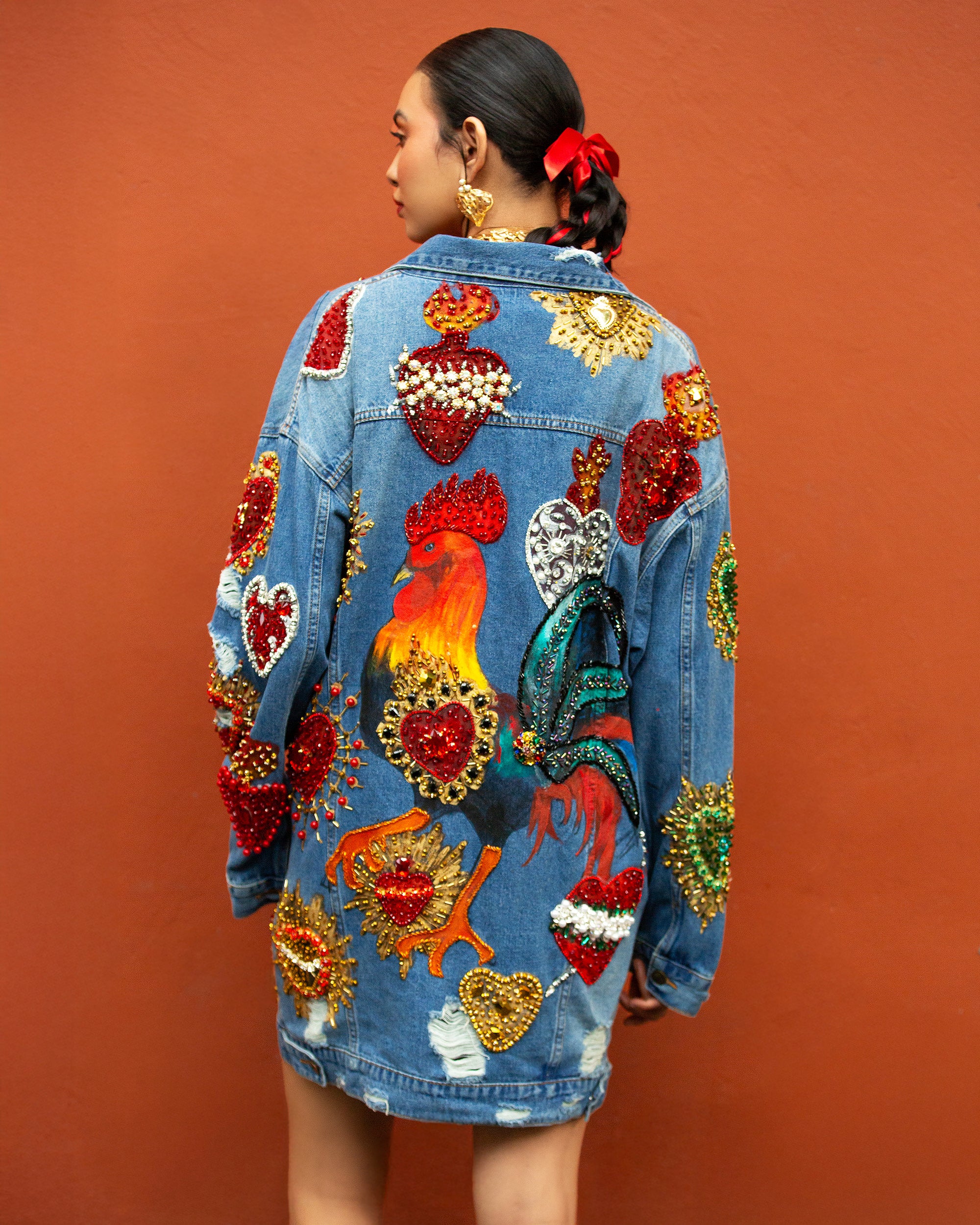 Oversized denim jacket Gallo y corazones