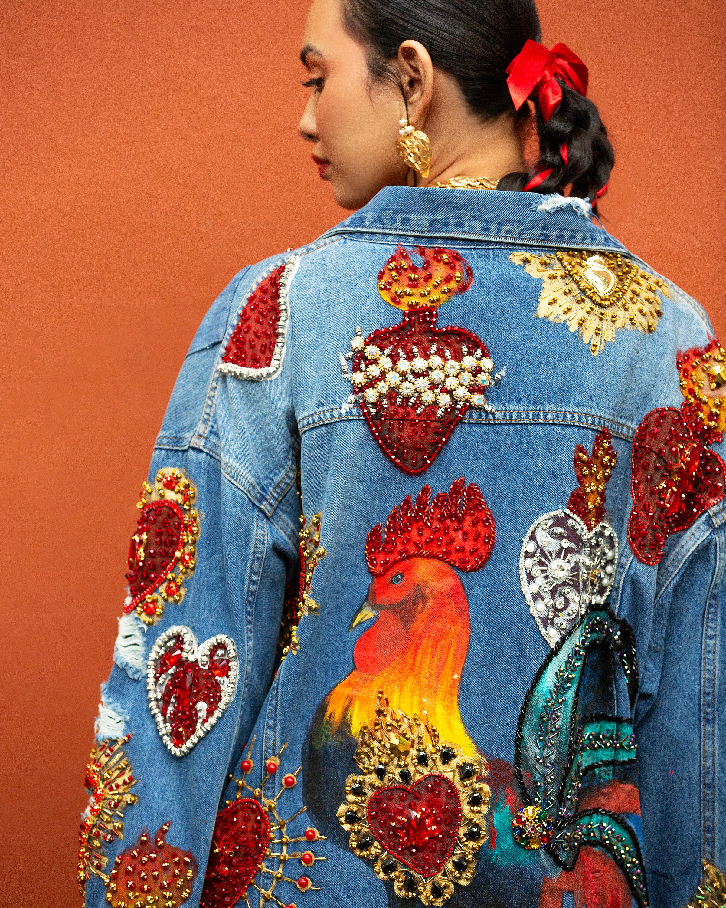 Oversized denim jacket Gallo y corazones