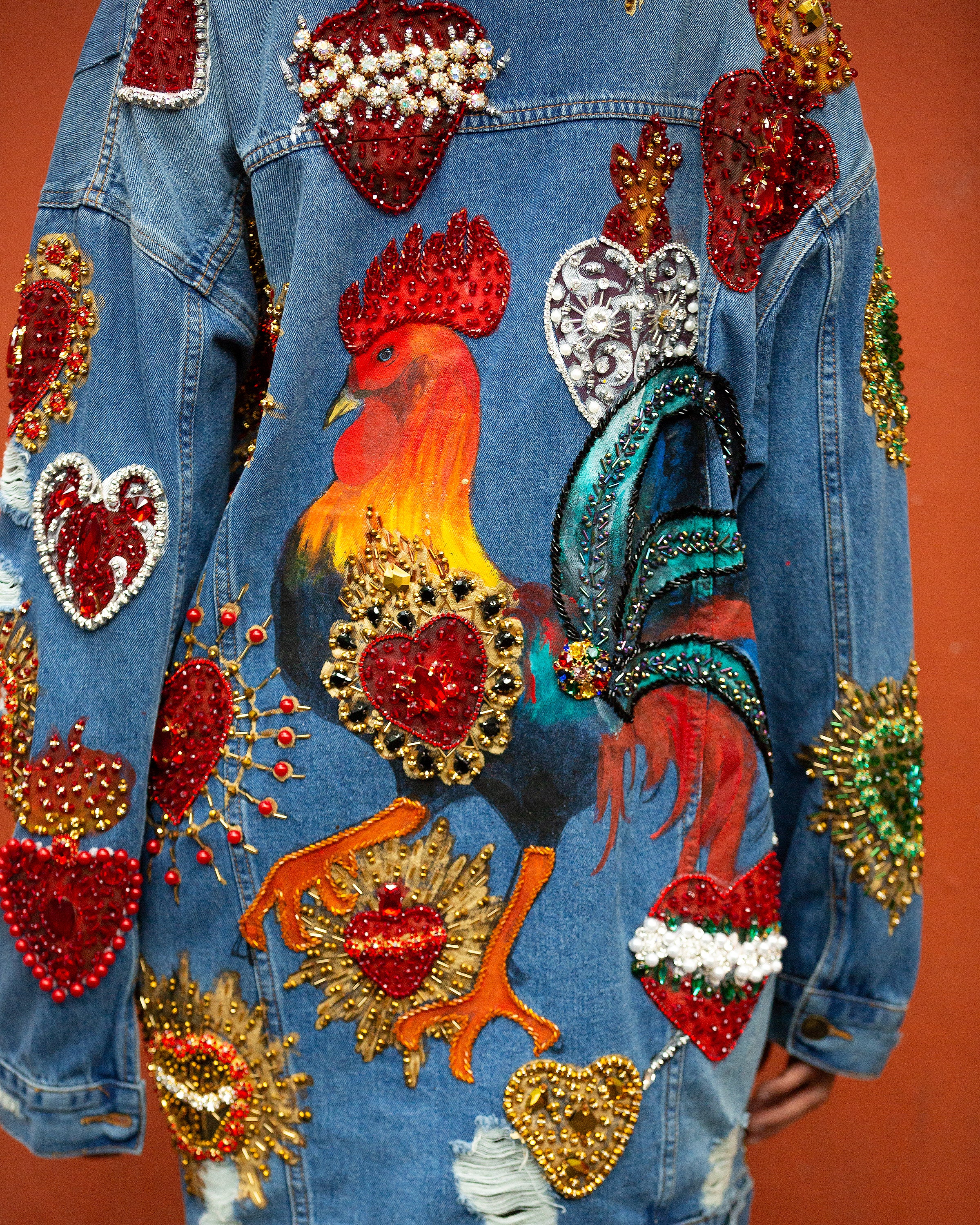 Oversized denim jacket Gallo y corazones