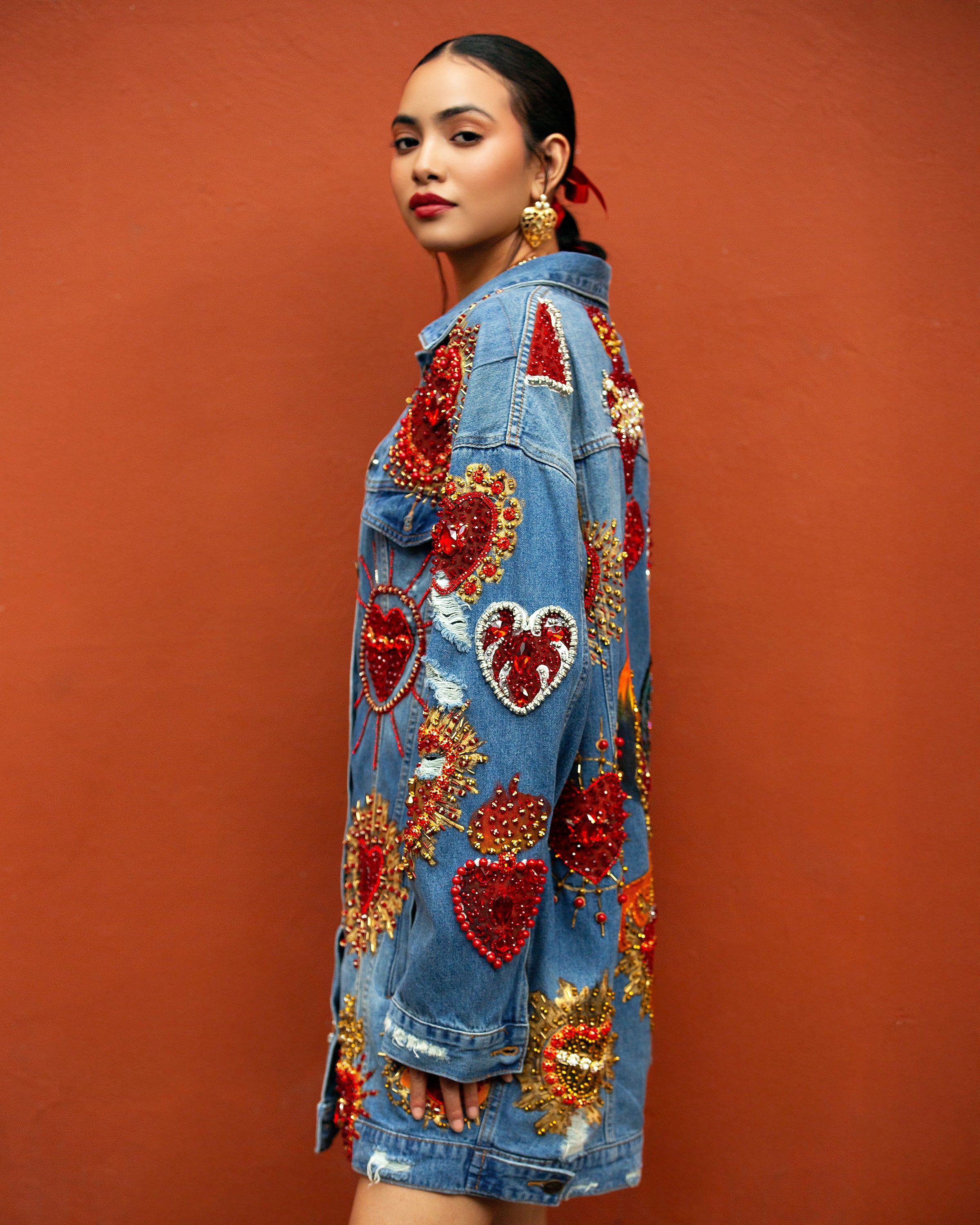 Oversized denim jacket Gallo y corazones