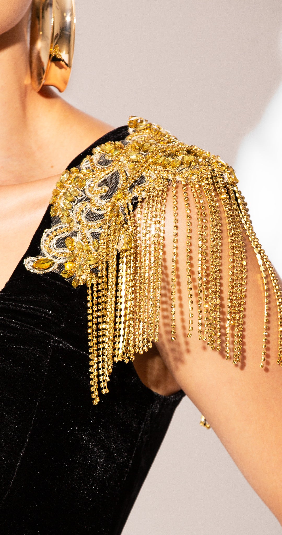 CORSET NEGRO VELVET CON FLECOS Y ALAMARES