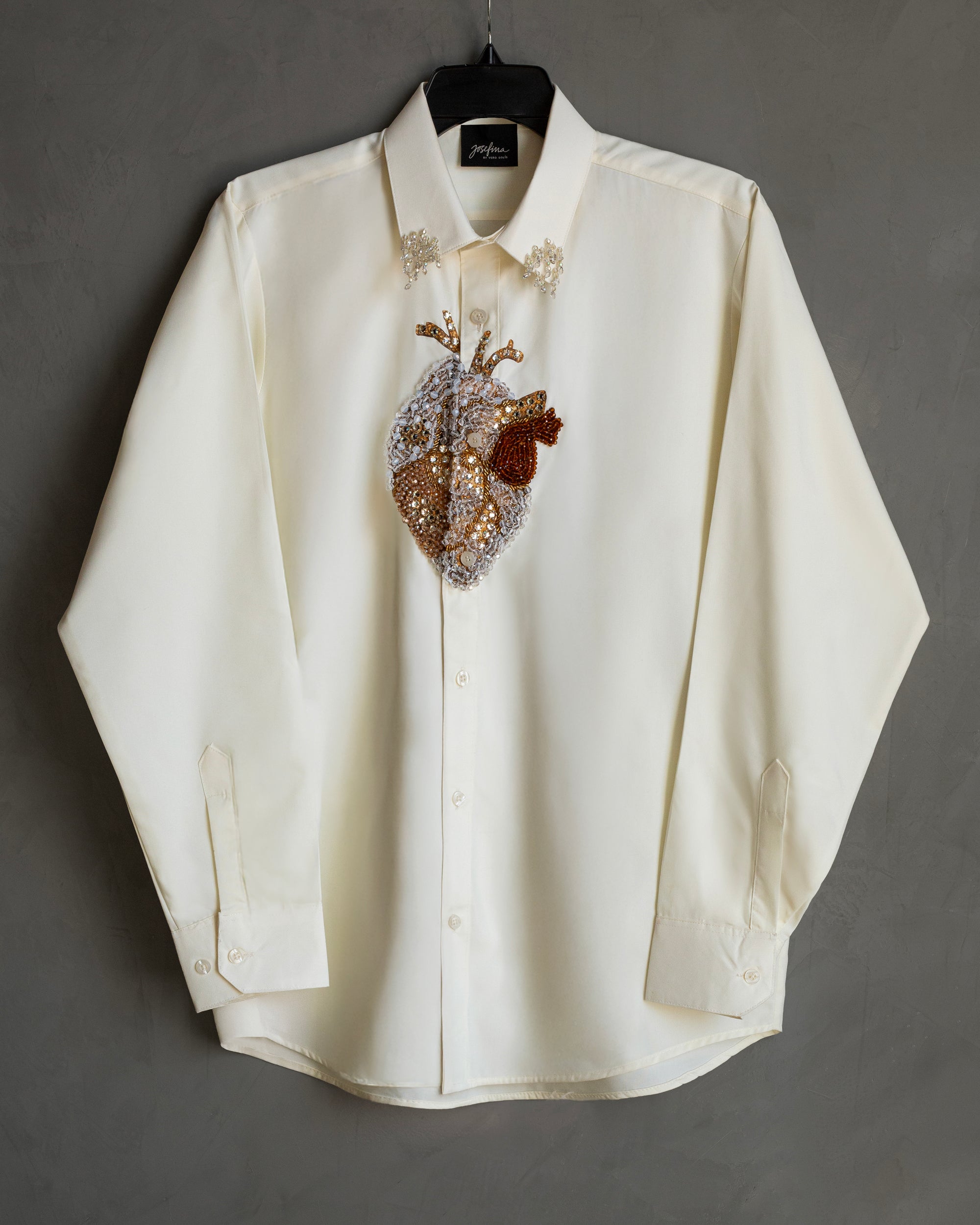 MUST HAVE - Camisera Corazón dorado