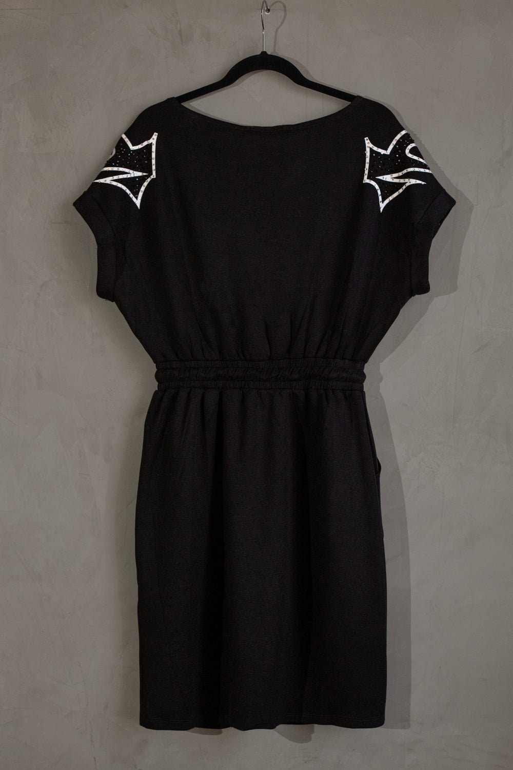 Vestido negro grecas y toro