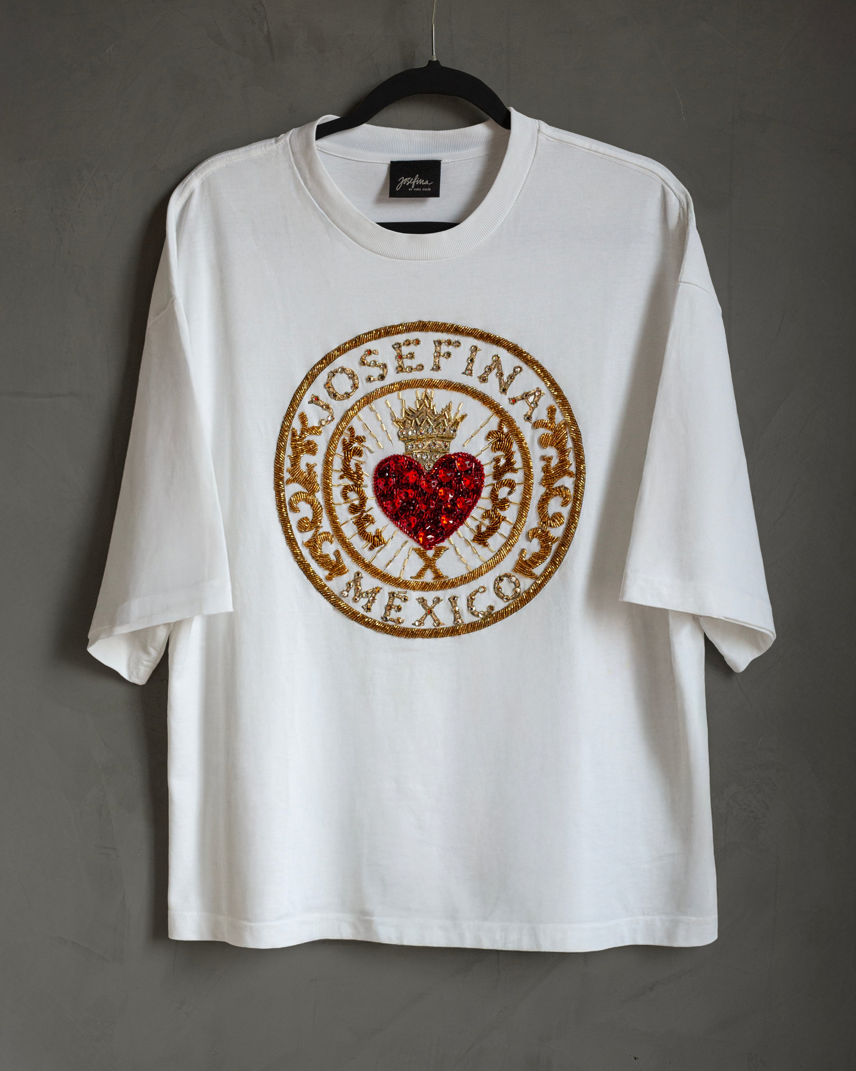 T shirt blanca medallón bordado