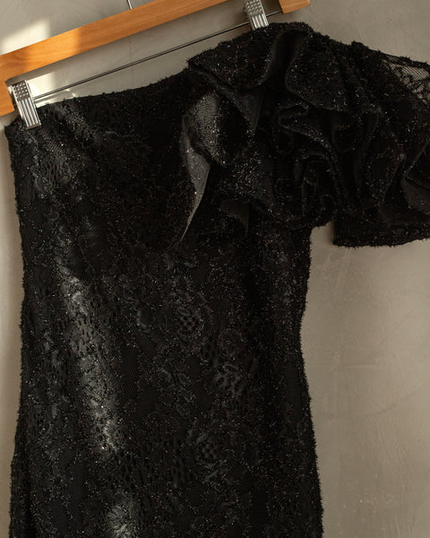Vestido de noche negro de un hombro encaje