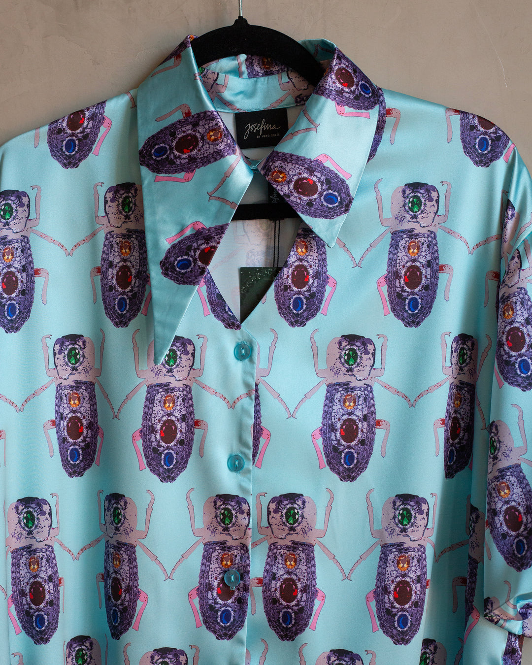 Camisera satin celeste Makech