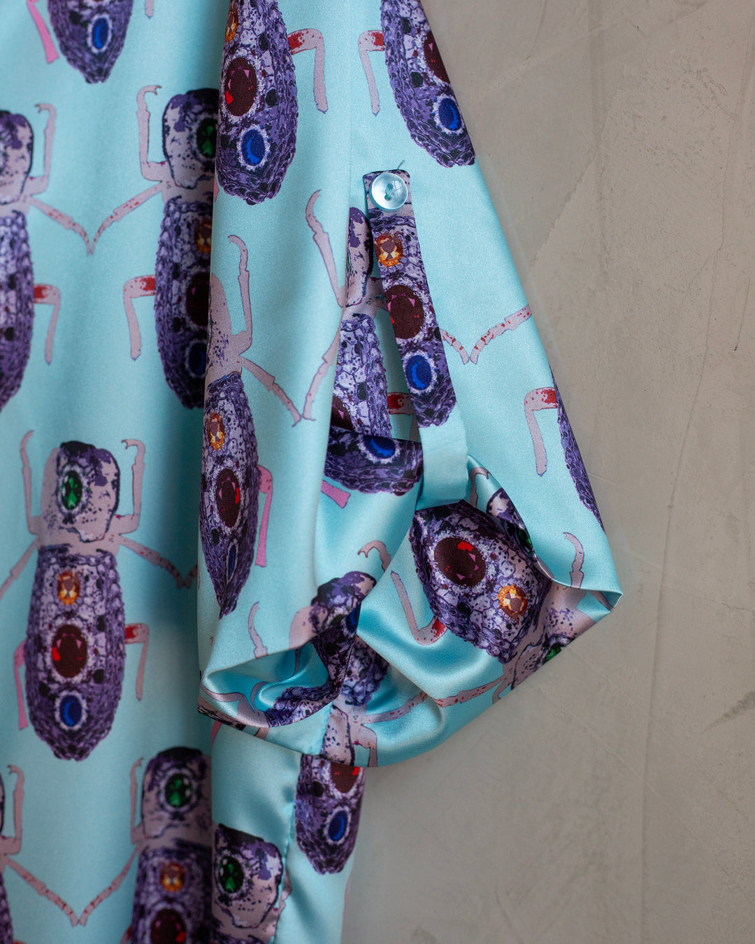 Camisera satin celeste Makech
