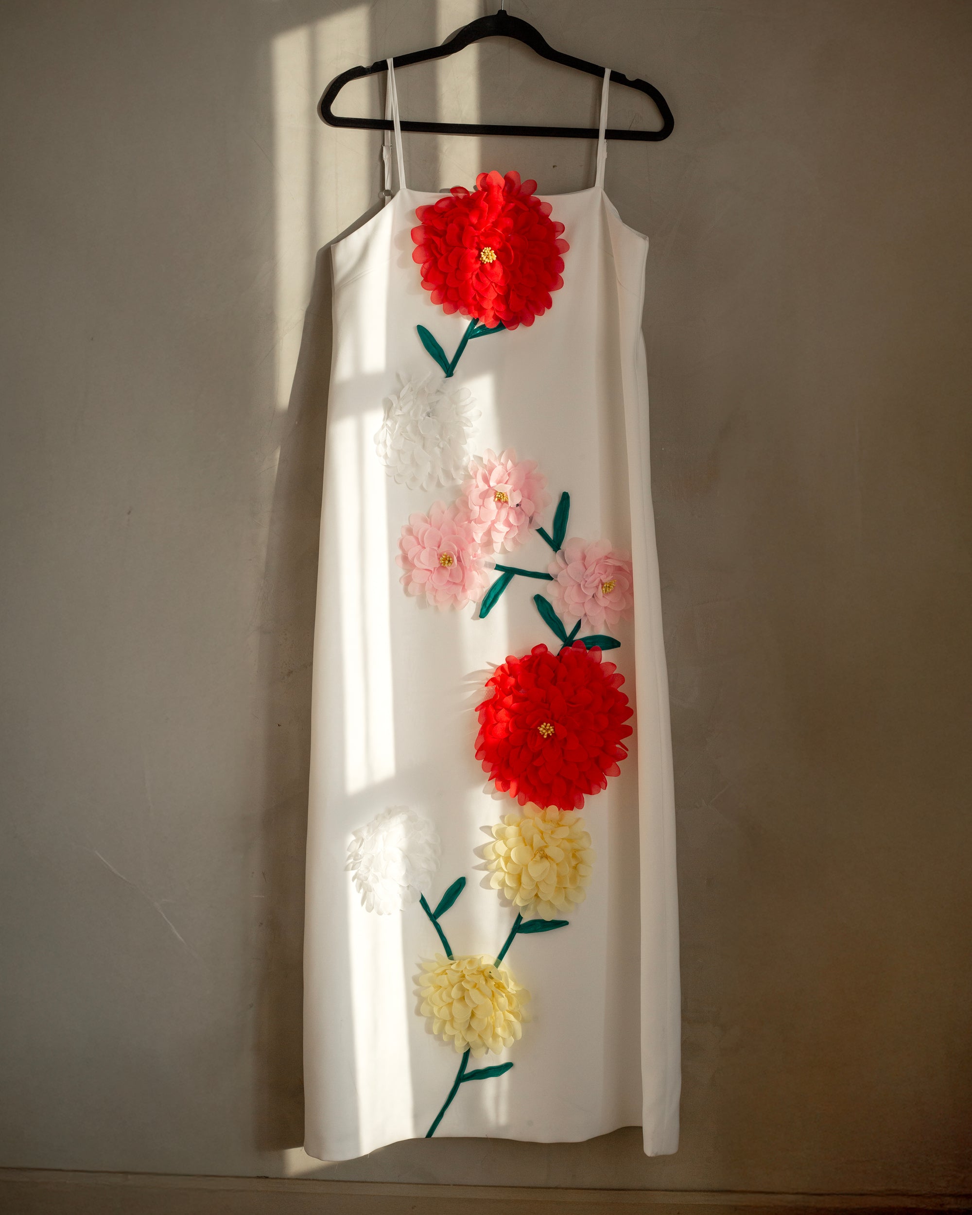 Vestido blanco con flores 3d