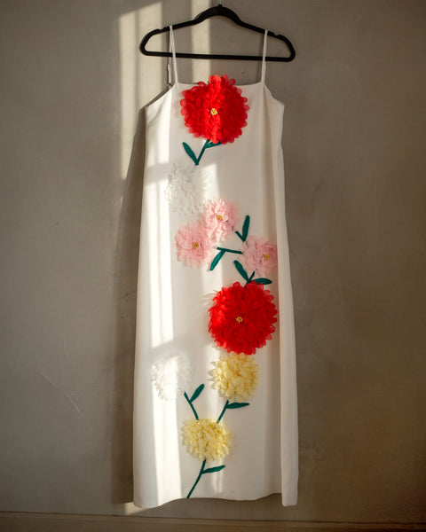 Vestido blanco con flores 3d