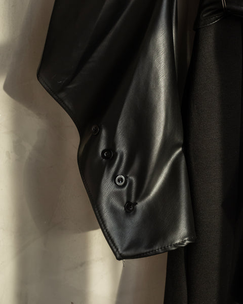 Vestido con mangas de polipiel