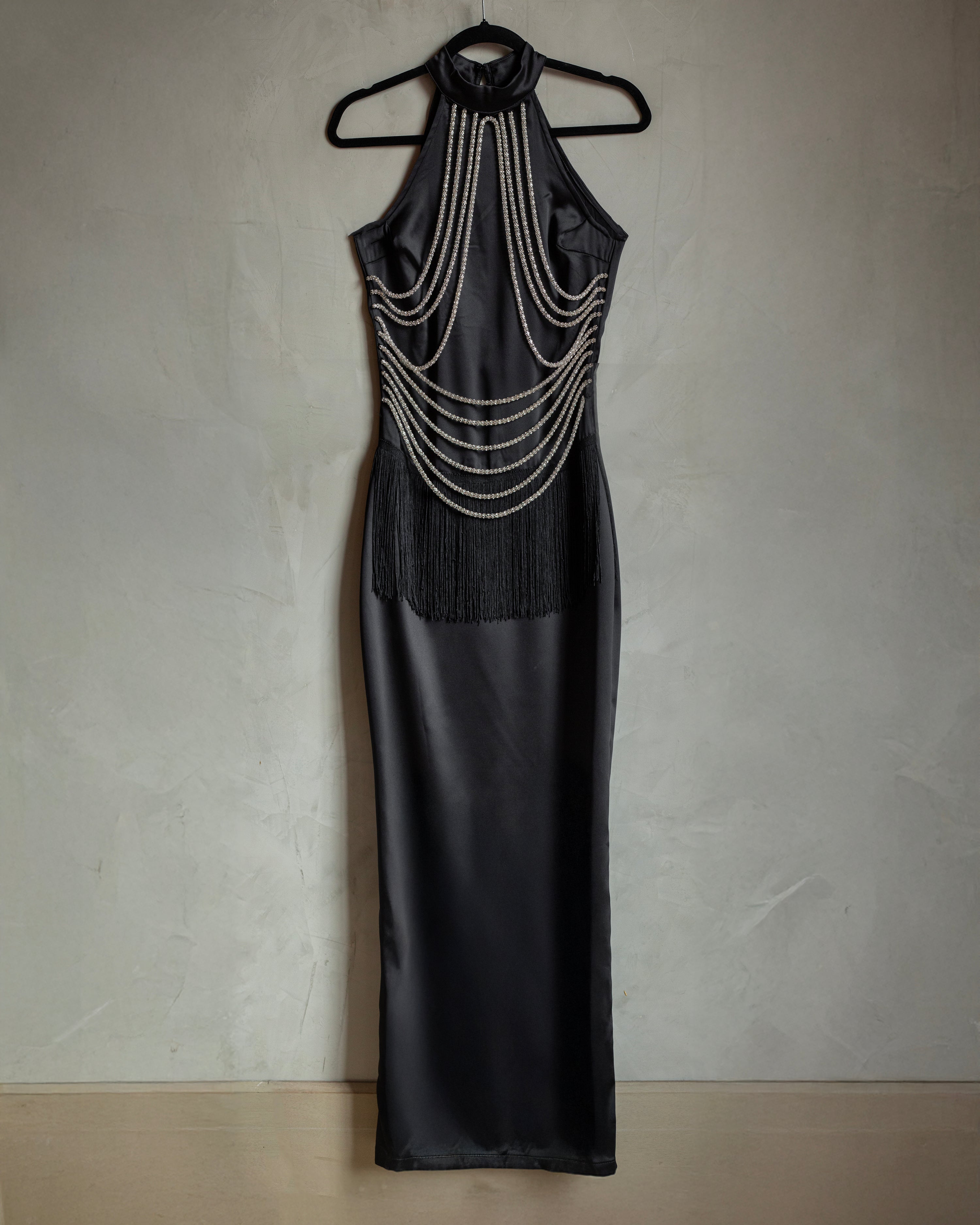 Vestido halter con cadenas