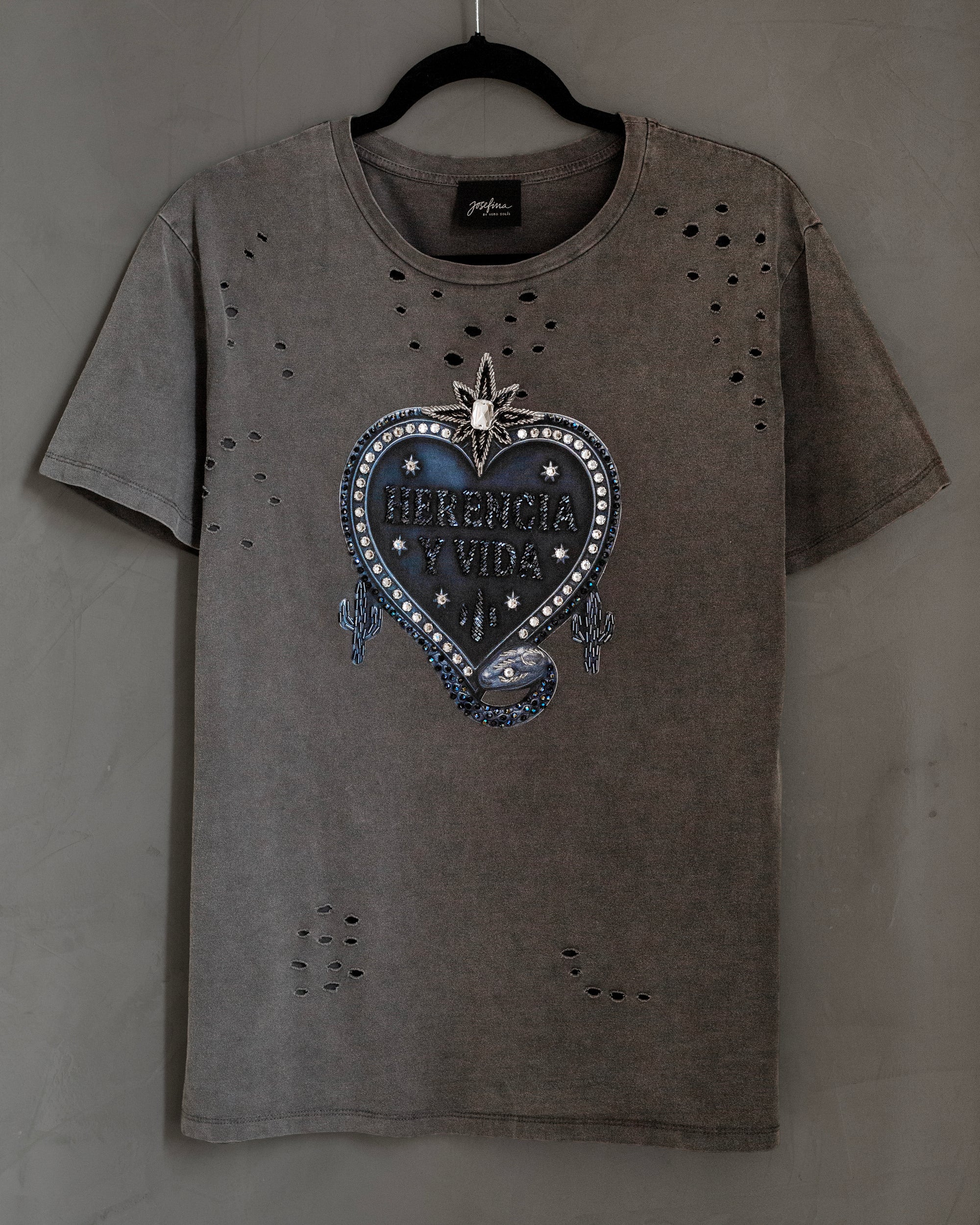 Ripped tee gris "Herencia y Vida"