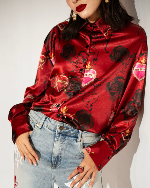 Camisera roja anudada Querubines y corazones