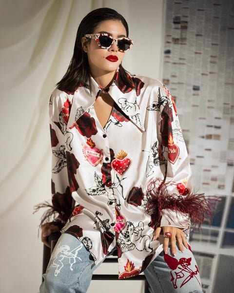 Camisera off white Querubines con corazones y plumas