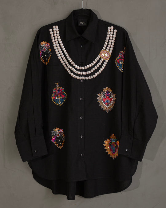Camisera negra corazones con perlas