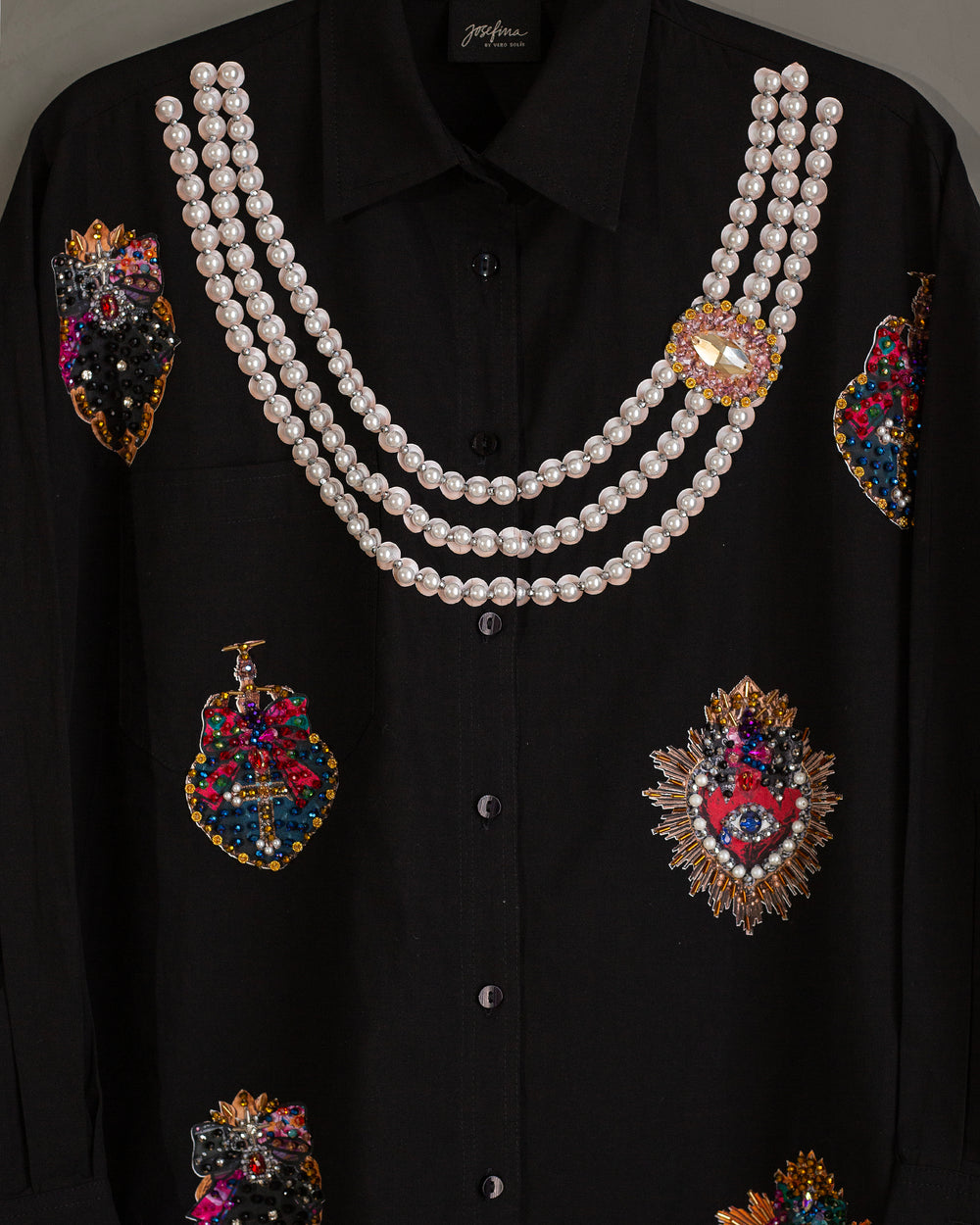 Camisera negra corazones con perlas