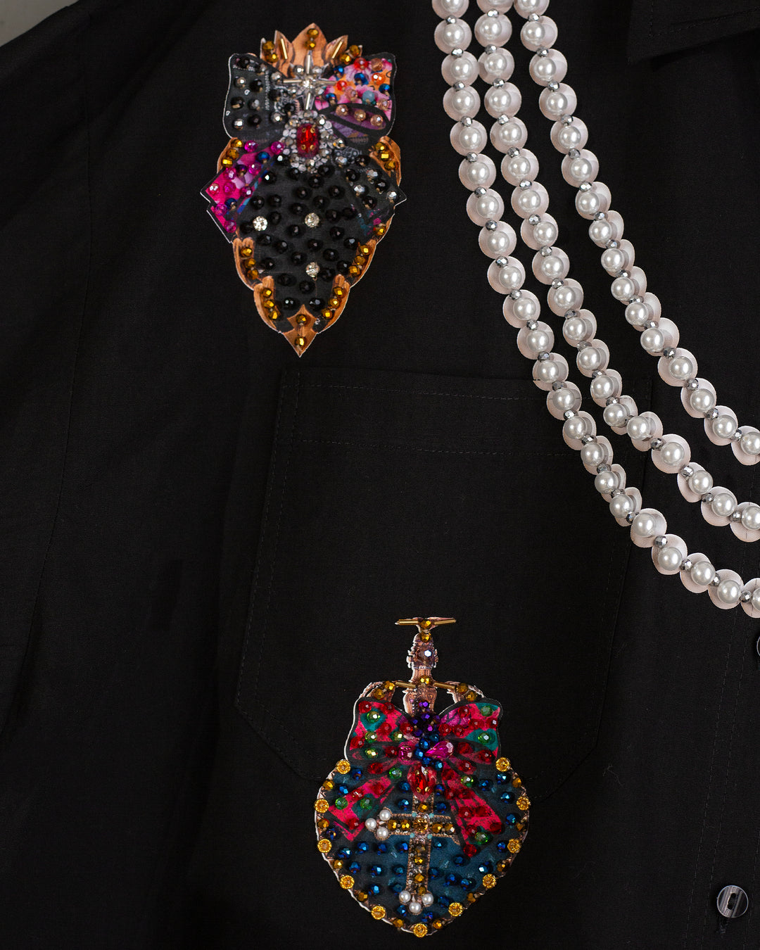Camisera negra corazones con perlas
