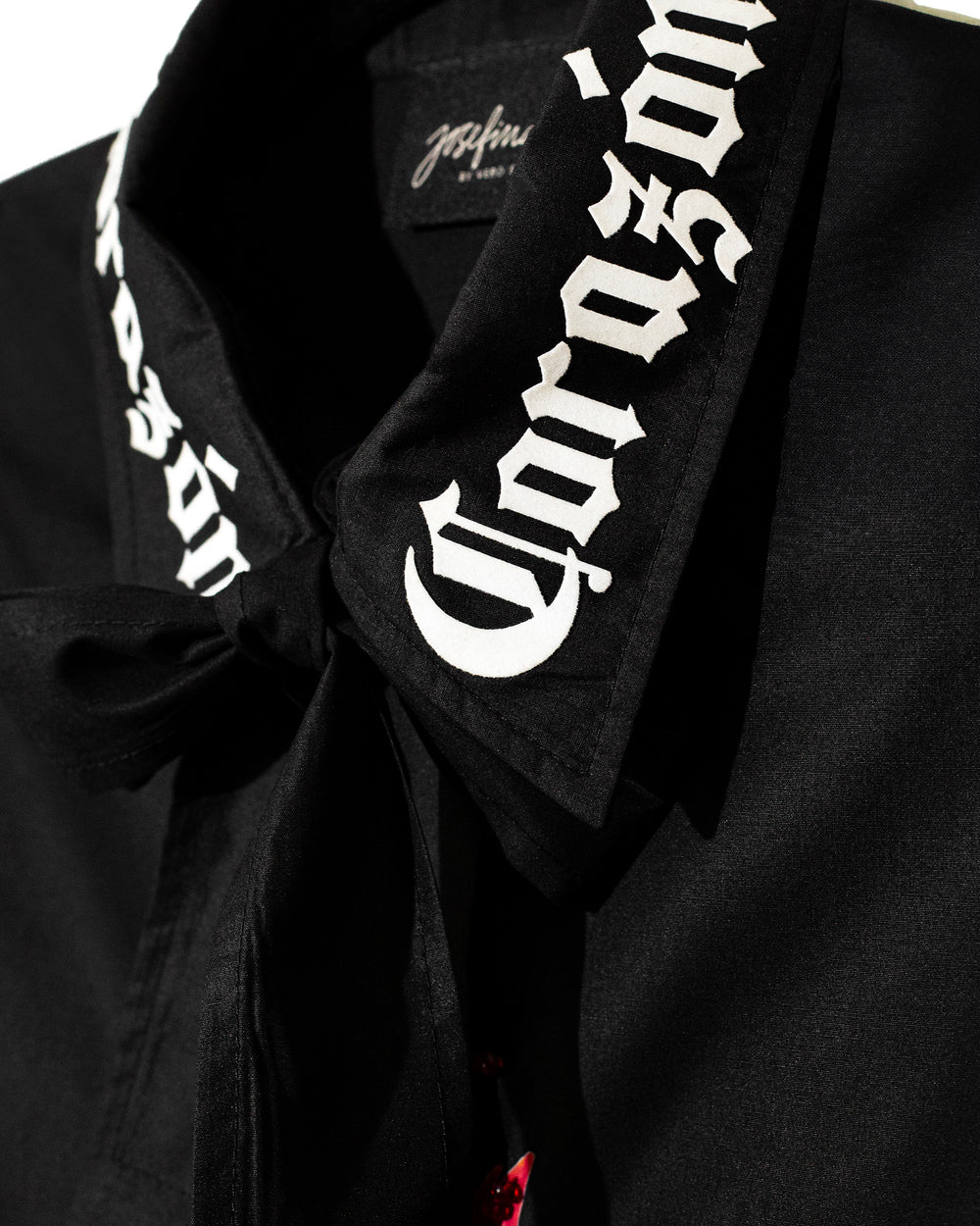 Camisera negra Corazón bordado