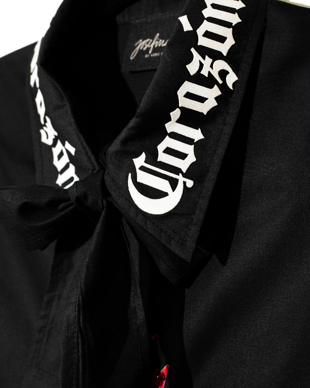 Camisera negra Corazón bordado