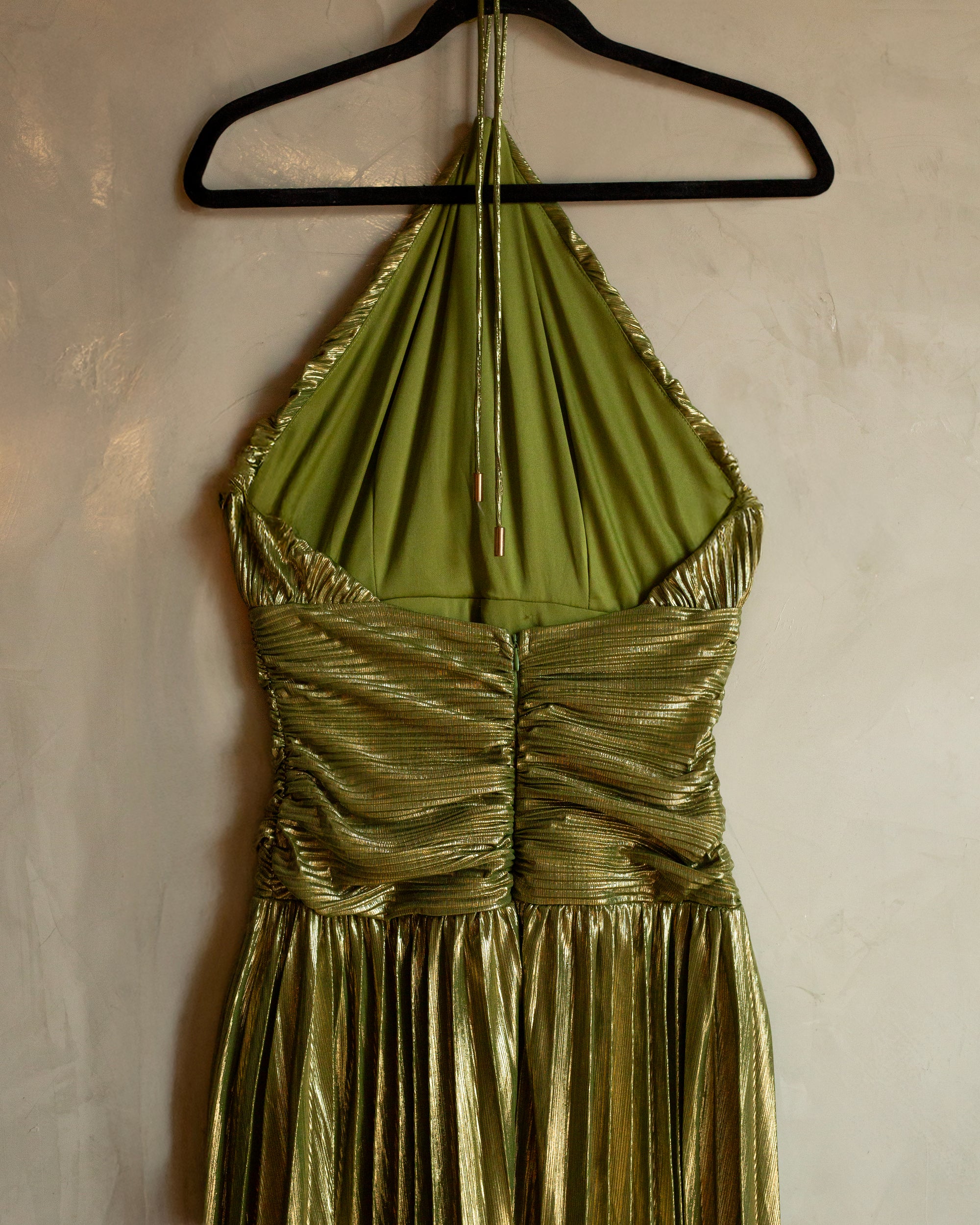 Vestido halter verde metalico
