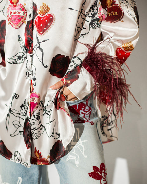 Camisera off white Querubines con corazones y plumas