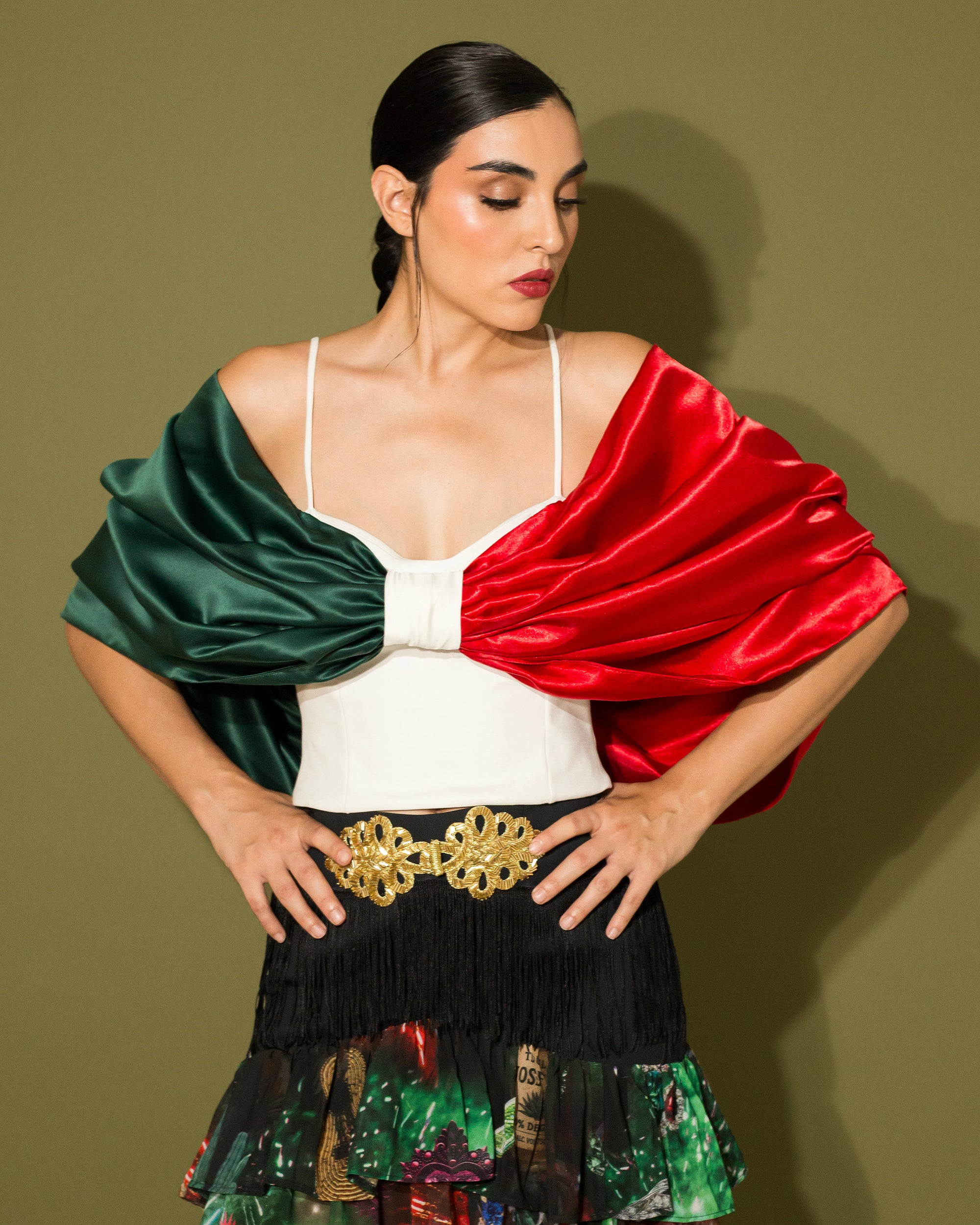 Top sin hombros Verde, blanco y rojo