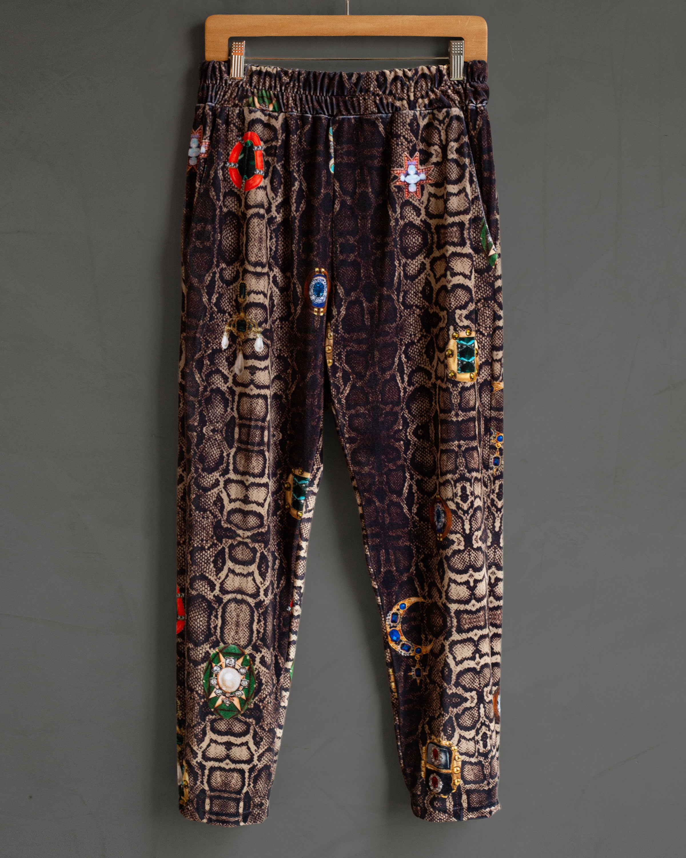 Coordinado velvet snakeprint con charms